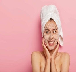7 benefits of using a face scrub